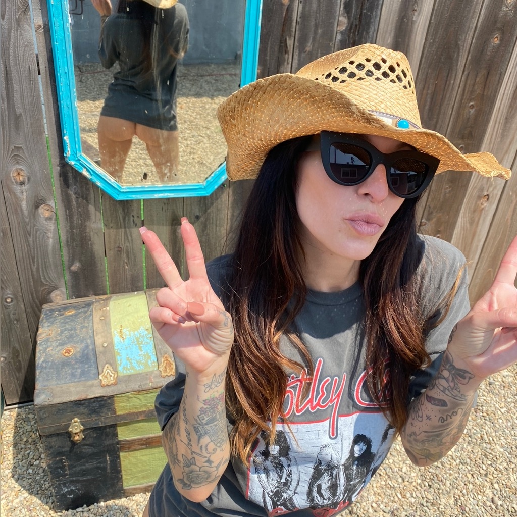 Nwot Motley Crue Girls Girls Girls Vintage Style Tee — image 2 of 4
